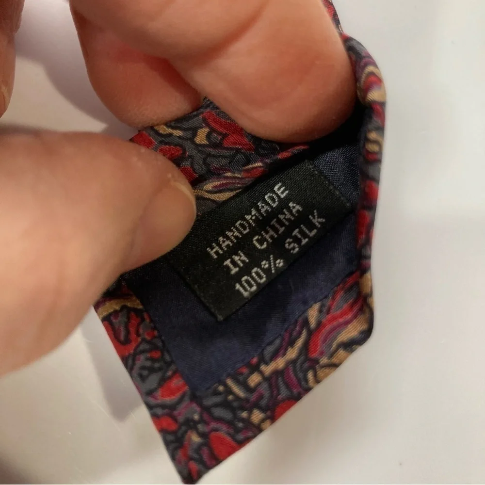 London‎ Fog 100% silk tie